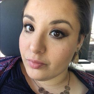 Meet your Posher, Jillian